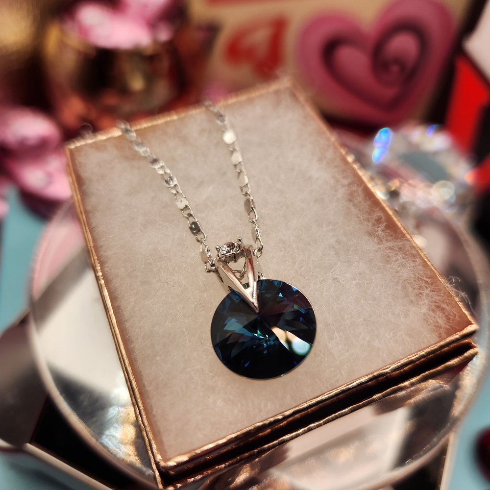 Callura Montana Elegant Blue Rivoli Swarovski Crystal's Pendant Necklace 18"